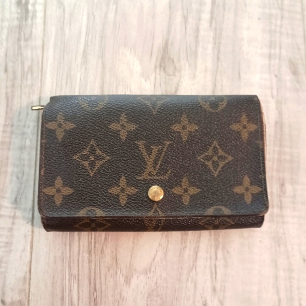 Louis Vuitton Monogram Tresor Wallet
